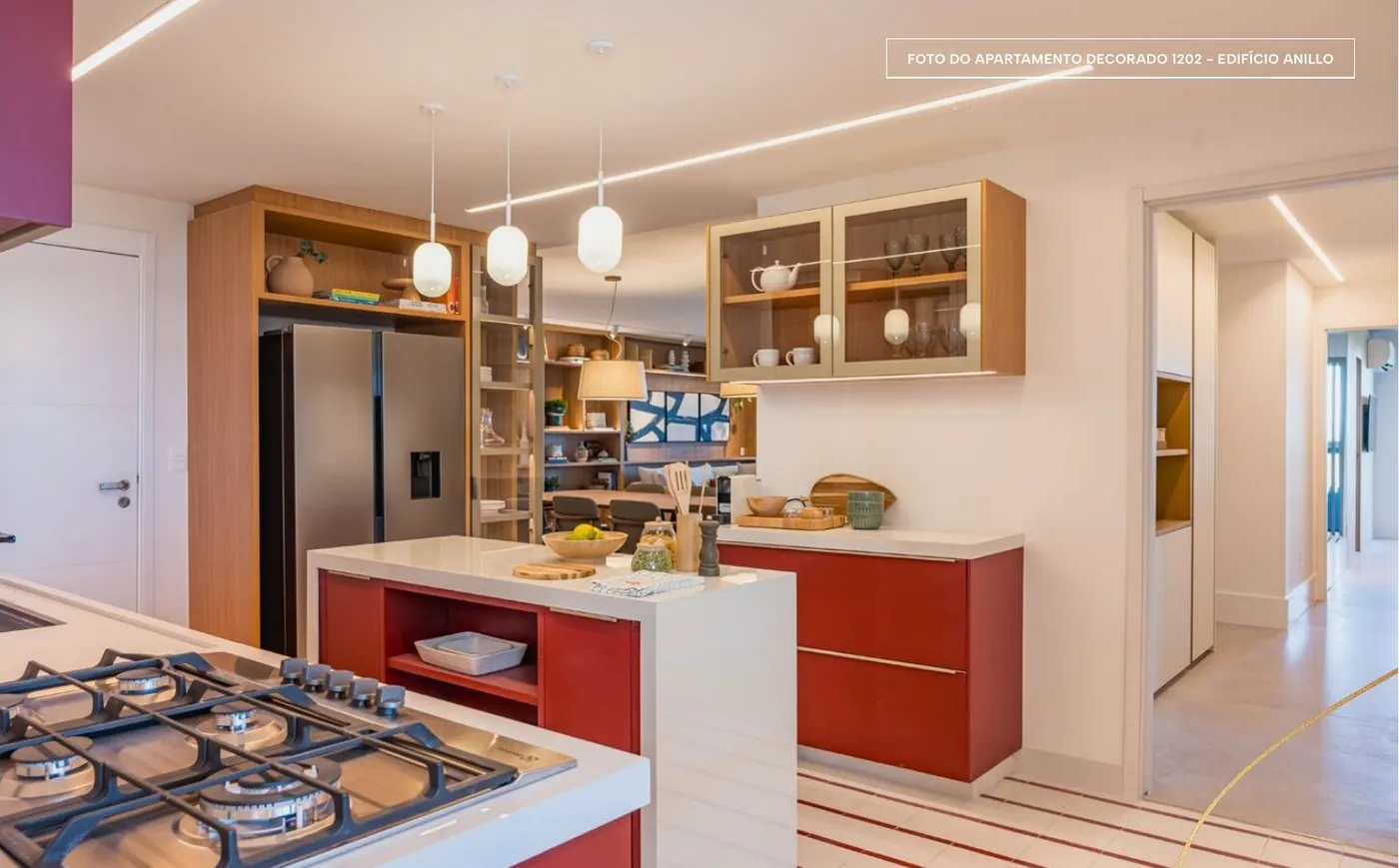 Cozinha do apartamento decorado 1202 do Edifício Anillo, com marcenaria sob medida